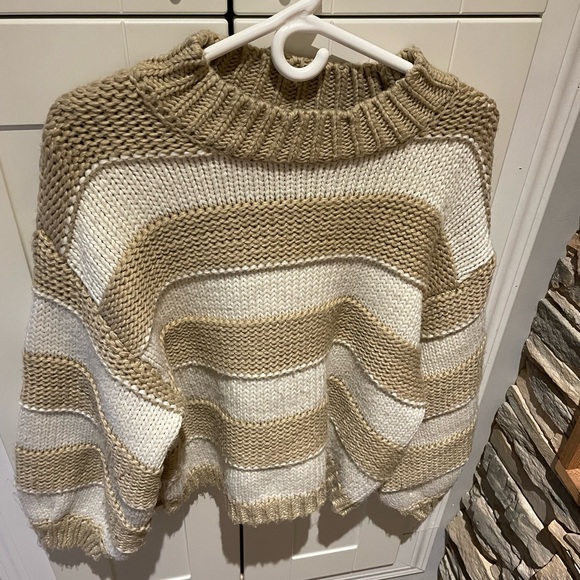 Simon’s Beige Sweater (Small) - Picture 3 of 5